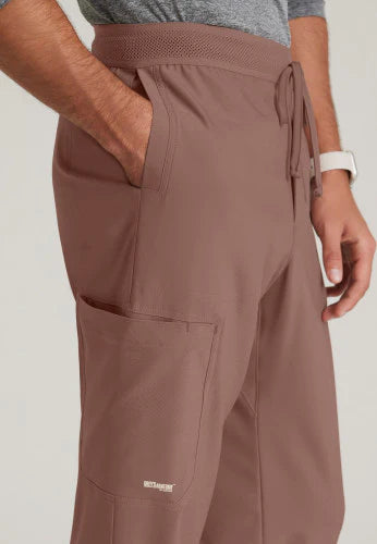 Pantalón Clínico Hombre GSSP649 Café Driftwooh Evolve Grey's Anatomy