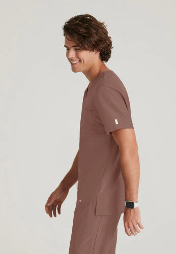 Polera Clínica Hombre GSST179 Café Driftwood Evolve Grey's Anatomy